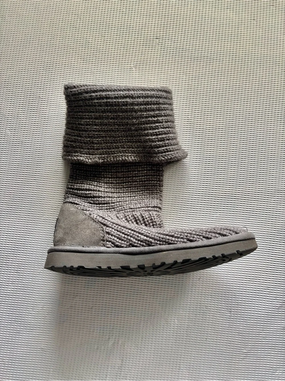 UGG Classic Women Cardy Heather Grey Knit Boots (Size 7 Women’s)